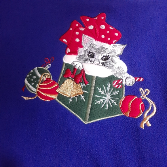 Alfred Dunner Women's Christmas Fleece Blue Sweat Shirt, Sweater Size M - Picture 5 of 6